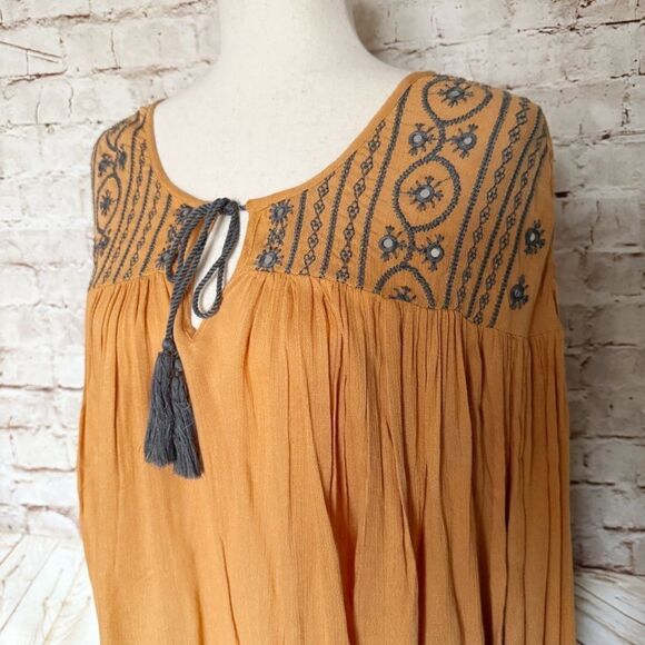 Gimmicks BKE boho embroidered blouse - Picture 2 of 4